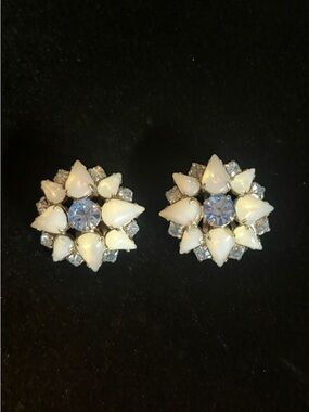 Vintage 1950s 1960s Albert Weiss White Petal & Light Blue Center Floral Earrings